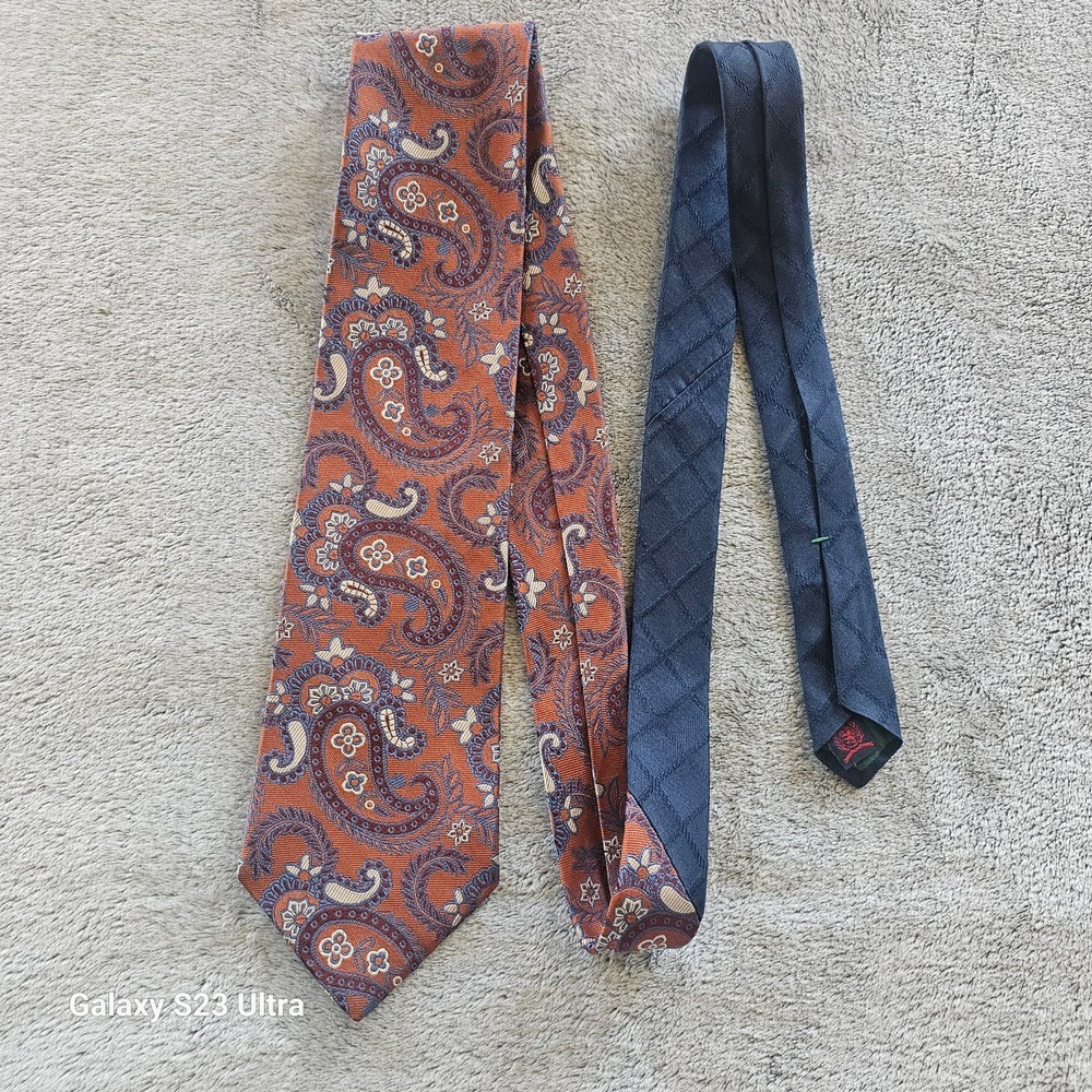 Tommy Hilfiger Necktie, orange/purple/ blue paisley, 100% Silk, made inUSA, 58"